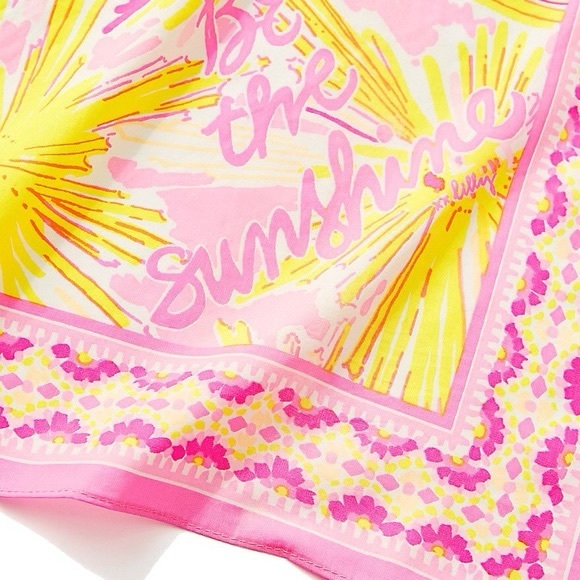 🌞 Lilly Pulitzer, "Be The Sunshine" Bursting Floral Bandana Scarf - Picture 12 of 16